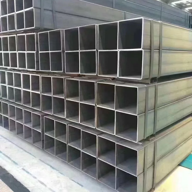 Črna pravokotna cev z ravnim razrezom