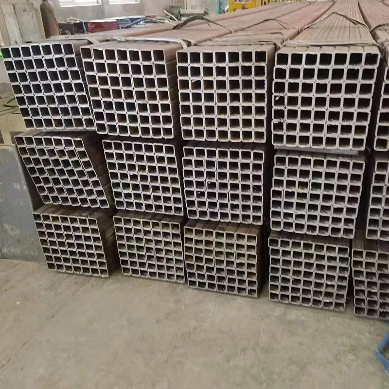 Pravokotna cev z debelimi stenami